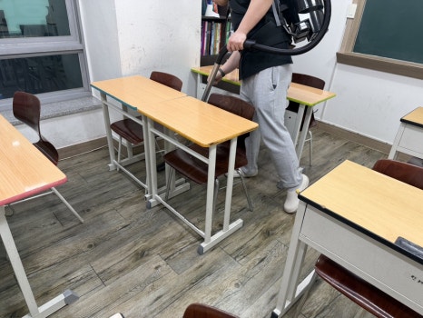 학원 청소 작업